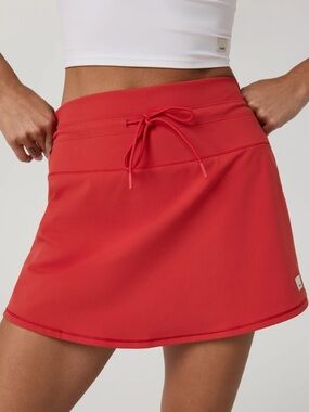 Vuori Daily Skirt 14" crimson NEW